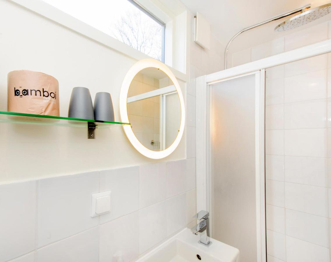 Houseboat Studio With Canalview And Free Bikes Amsterdam Exterior photo