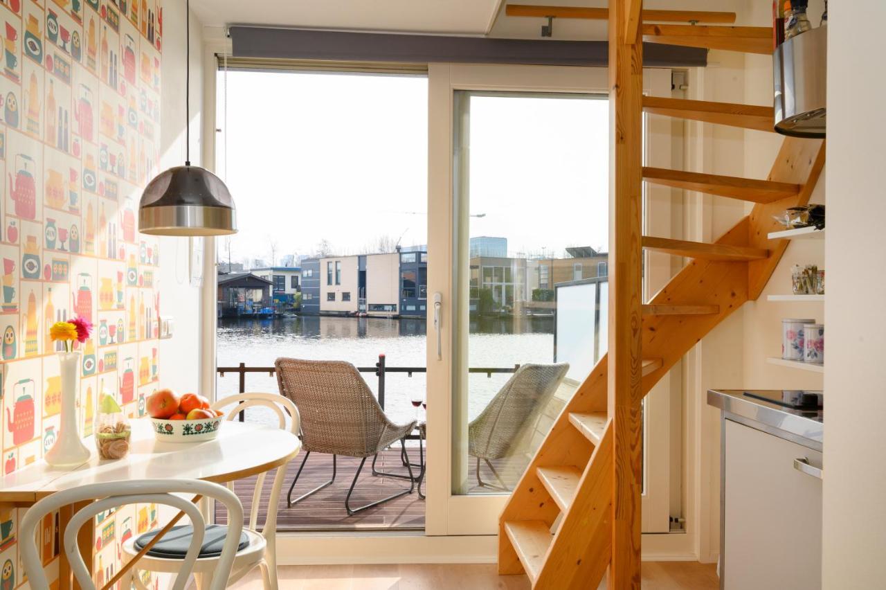 Houseboat Studio With Canalview And Free Bikes Amsterdam Exterior photo