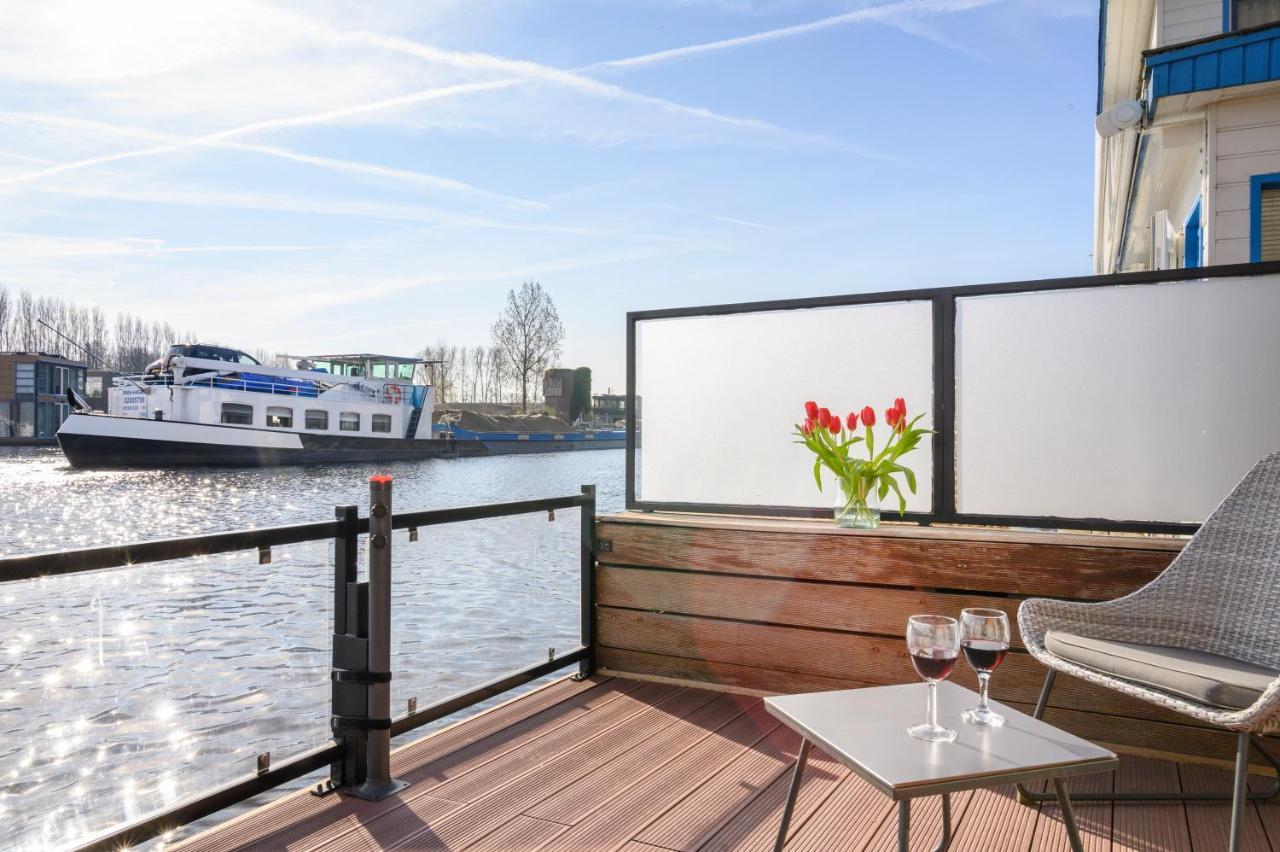 Houseboat Studio With Canalview And Free Bikes Amsterdam Exterior photo