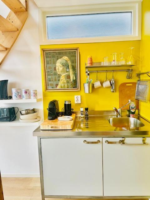 Houseboat Studio With Canalview And Free Bikes Amsterdam Exterior photo